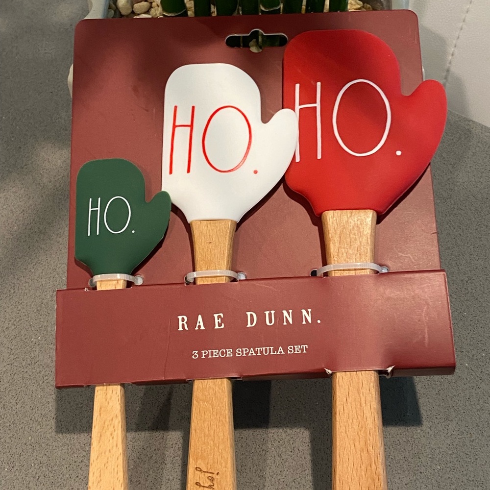 Rae Dunn 3 piece spatula set “HO HO HO” “PEACE JOY LOVE”